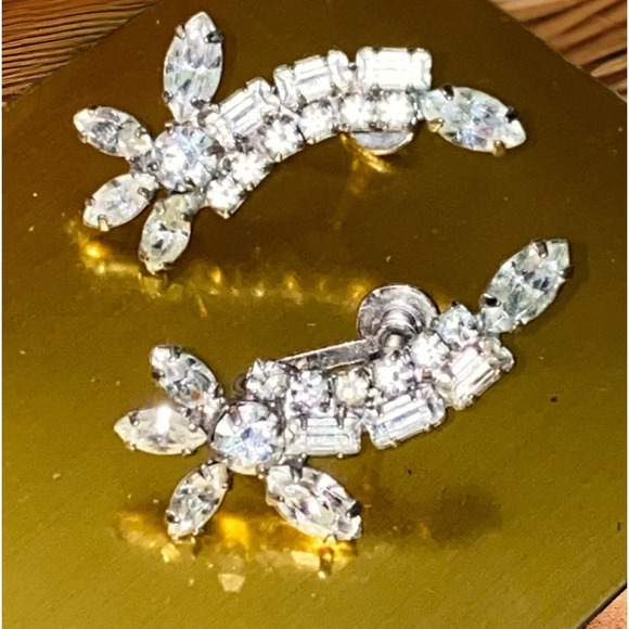 Vintage Jay Flex Rhinestone Silver Tone Screwback Clip On Earrings - Picture 1 of 5